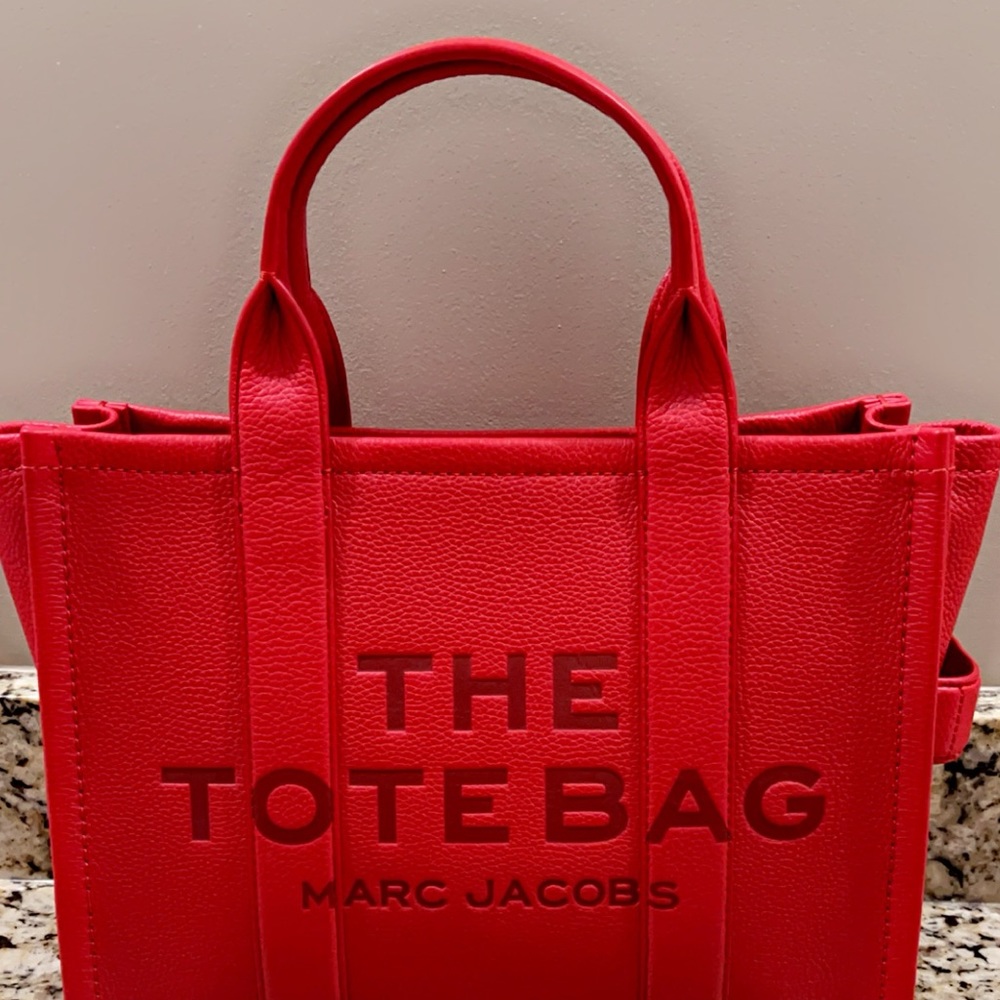 Marc Jacobs leather “The tote” size medium. Smoke free home. - Picture 2 of 6